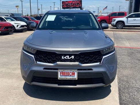 Used 2023 Kia Sorento LX FWD image 8