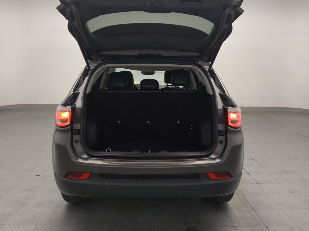 Used 2018 Jeep Compass Latitude FWD image 29