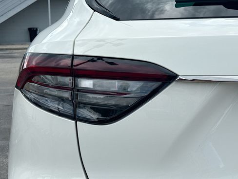 Used 2022 Maserati Levante GT AWD/4WD image 10