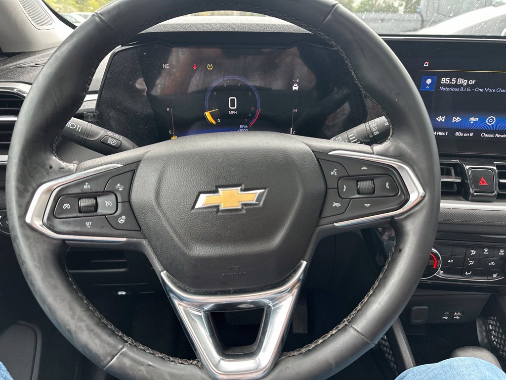 Used 2025 Chevrolet TrailBlazer LT w/ LT Cold Weather Package FWD image 14
