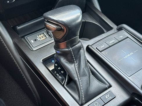 Used 2019 Lexus ES 300h w/ Accessory Package 2 image 23