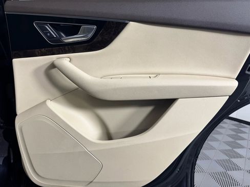 Used 2017 Audi Q7 3.0T Premium Plus image 47