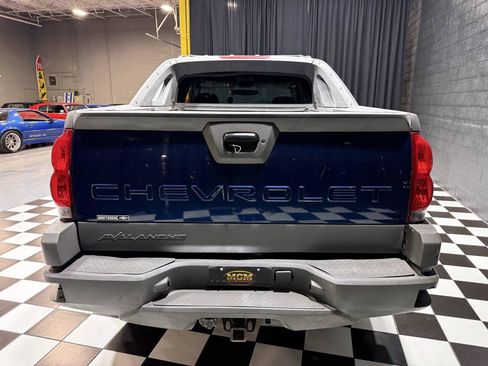 Used 2002 Chevrolet Avalanche 1500 4dr 4WD Crew Cab SB w/ Off-Road Suspension Pkg image 11