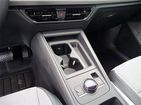 New 2025 Volkswagen Tiguan SE image 12