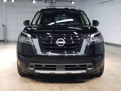 Used 2024 Nissan Pathfinder Platinum w/ Cargo Package FWD image 2