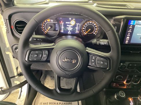 New 2026 Jeep Wrangler Unlimited Rubicon AWD/4WD image 16