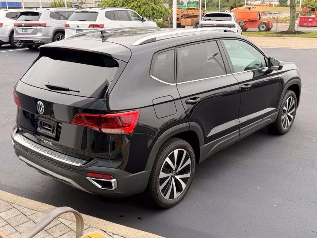 Certified 2023 Volkswagen Taos SE w/ Panoramic Sunroof Package FWD image 5