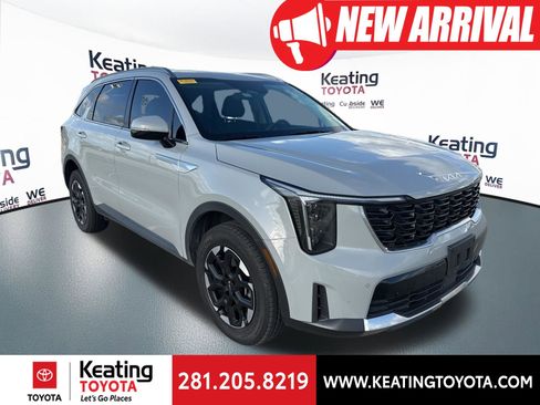 Used 2024 Kia Sorento S image 1