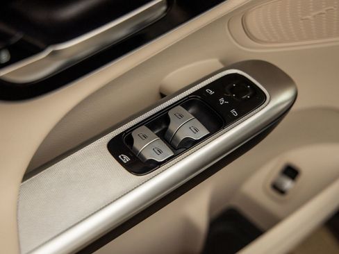 Used 2025 Mercedes-Benz GLC 300 image 18