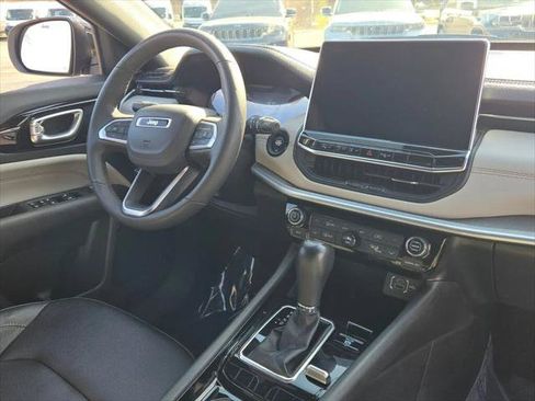 Certified 2025 Jeep Compass Limited AWD/4WD image 7