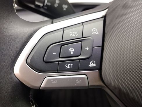 New 2025 Volkswagen Tiguan SE image 25