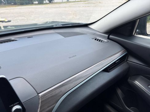 Used 2025 Nissan Altima 2.5 SV FWD image 31