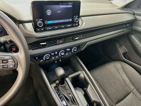 Used 2025 Honda Accord SE image 25