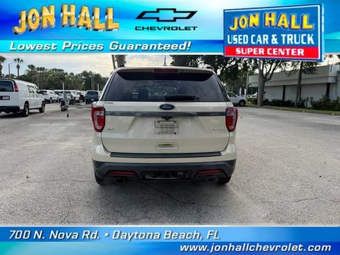 Used 2018 Ford Explorer XLT w/ Equipment Group 202A FWD image 9