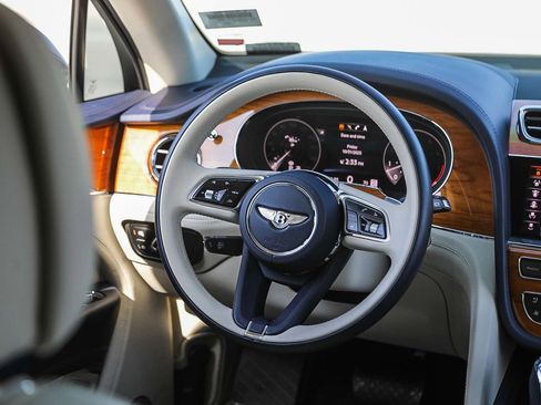 Used 2023 Bentley Bentayga Extended Wheelbase image 15