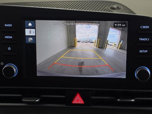 Used 2025 Hyundai Elantra SE FWD image 14