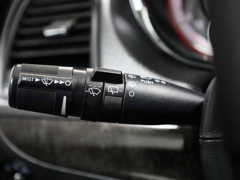 Used 2016 Dodge Grand Caravan SXT image 27