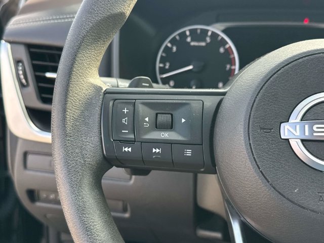 Used 2023 Nissan Rogue S FWD image 29