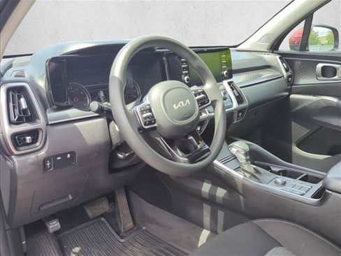 Used 2022 Kia Sorento LX FWD image 9