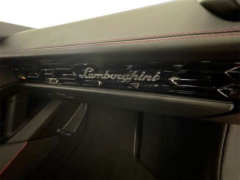 Used 2022 Lamborghini Huracan EVO image 29