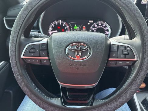 Used 2023 Toyota Highlander XSE image 8