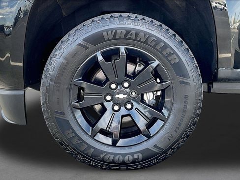 Used 2017 Chevrolet Colorado Z71 w/ Z71 Midnight Edition AWD/4WD image 8