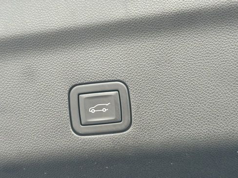 Used 2024 Chevrolet Tahoe High Country w/ Advanced Technology Package image 23