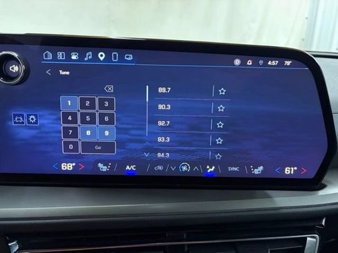 Used 2025 Chevrolet Traverse LT AWD/4WD image 42