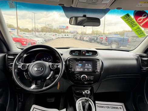 Used 2018 Kia Soul + image 17