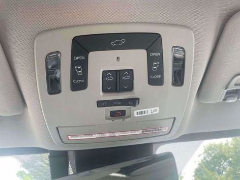 Used 2023 Toyota Sienna Limited AWD/4WD image 36