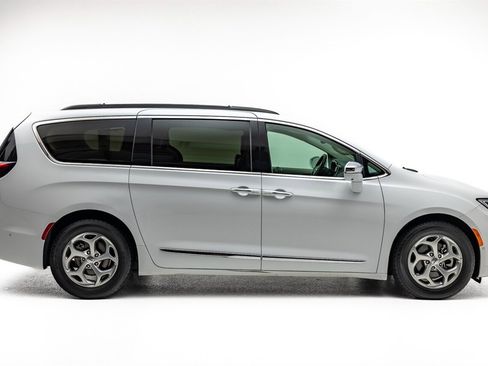 Used 2022 Chrysler Pacifica Limited image 15