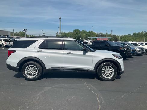 New 2026 Ford Explorer Active w/ Active Comfort Package RWD image 4