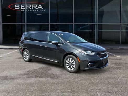 Used 2023 Chrysler Pacifica Limited FWD image 7