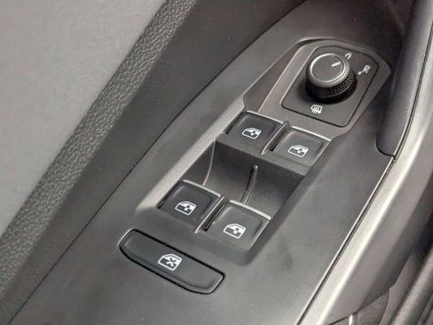 Used 2025 Volkswagen Jetta SE FWD image 23
