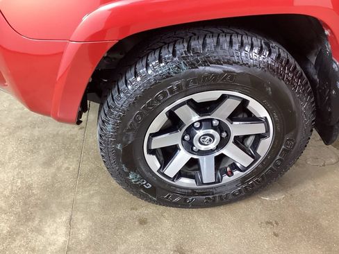 Used 2021 Toyota 4Runner TRD Off-Road Premium w/ Moonroof Package AWD/4WD image 26