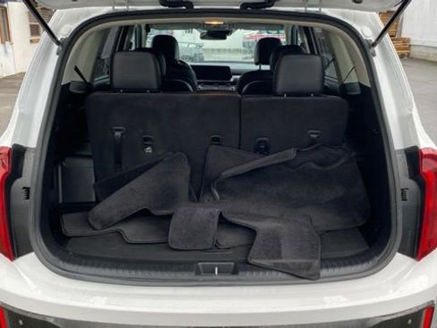 Used 2023 Kia Telluride S image 4