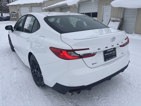 Used 2025 Toyota Camry SE image 6