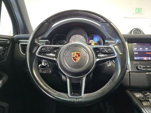 Used 2018 Porsche Macan S image 10