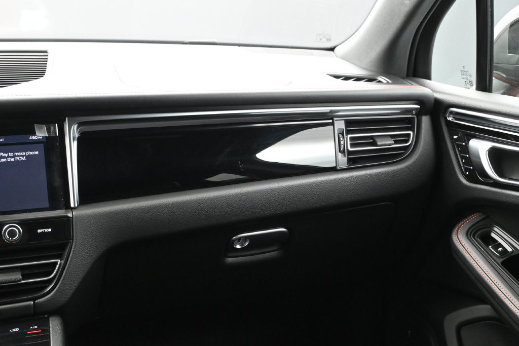 Certified 2024 Porsche Macan Turbo AWD/4WD image 30