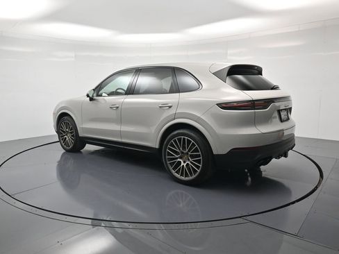 Certified 2023 Porsche Cayenne Platinum Edition AWD/4WD image 3