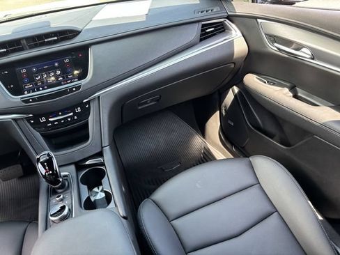 Used 2025 Cadillac XT5 Luxury FWD image 16