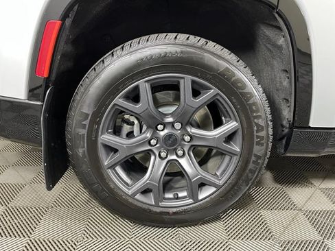 Used 2026 Jeep Grand Wagoneer Limited w/ Premium Group II AWD/4WD image 12