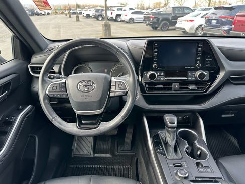 Used 2022 Toyota Highlander XSE AWD/4WD image 15