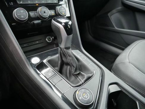 Certified 2024 Volkswagen Taos SE image 32