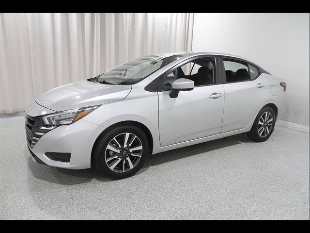 Used 2025 Nissan Versa SV FWD image 3