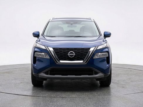 Used 2025 Nissan Rogue SV AWD/4WD image 2