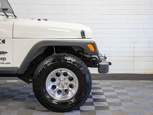 Used 2004 Jeep Wrangler X w/ Convenience Group AWD/4WD image 10