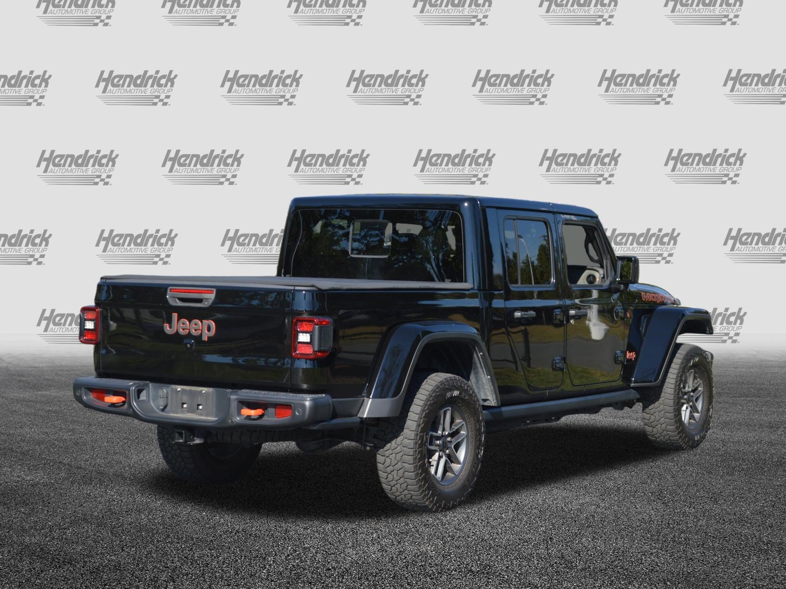 Used 2024 Jeep Gladiator Mojave AWD/4WD image 11