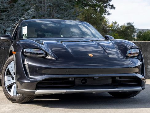 Certified 2022 Porsche Taycan 4 Cross Turismo image 8