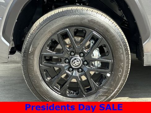 Used 2025 Toyota Tundra Limited image 24